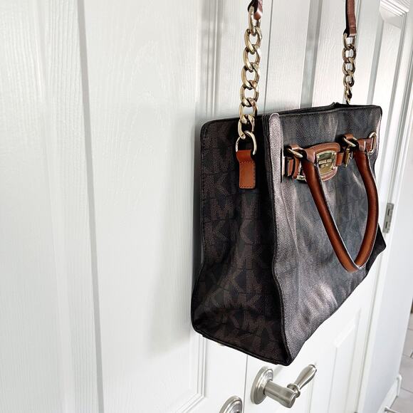 Michael Kors Hamilton Large East West Monogram Shoulder Tote - Picture 5 of 14